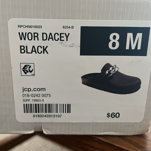 Worthington Black Clogs with chain like details - Picture 4 of 4